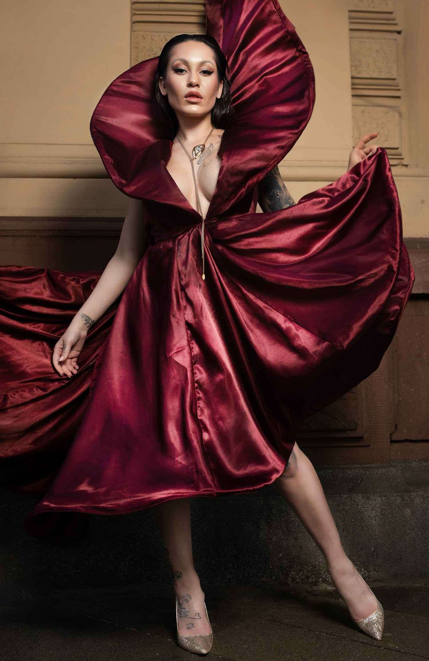 Between Velvet and Gold